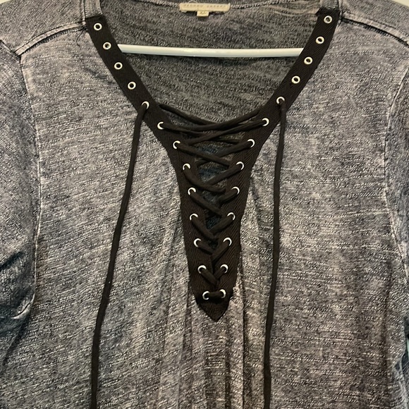 💜5/$25💜Gilded Intent top From Buckle - Picture 2 of 6